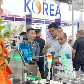Hỗ trợ thông tin khách hàng về máy dán nhãn