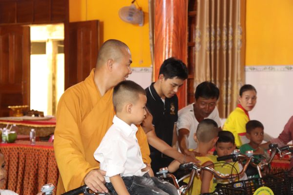 huynh long trao xe dap 03