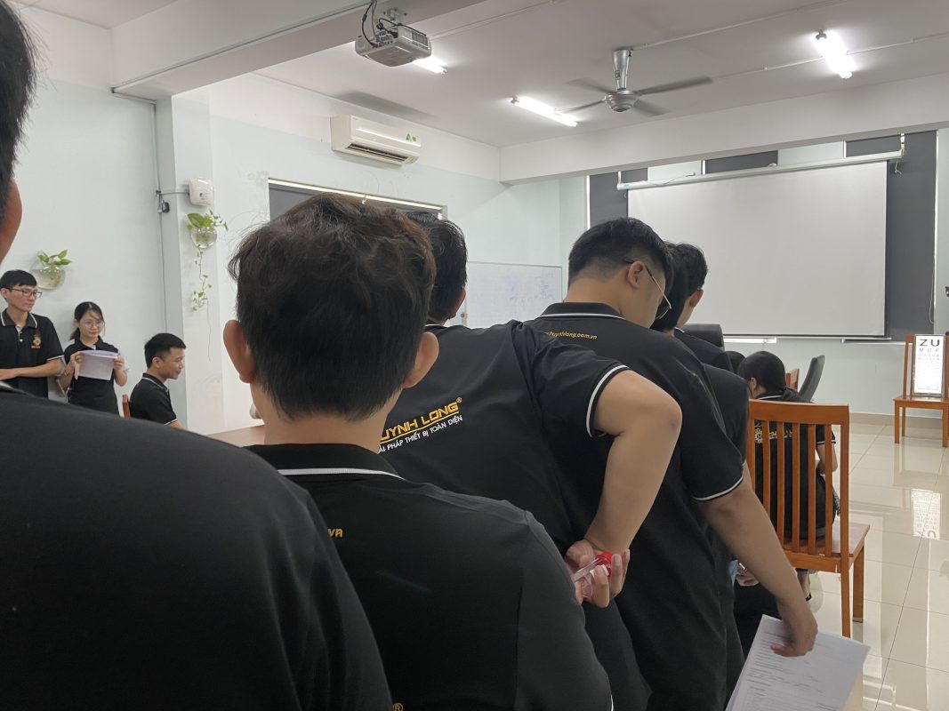 Khám sức khỏe định kỳ 2024 công ty Huỳnh Long Hình 6