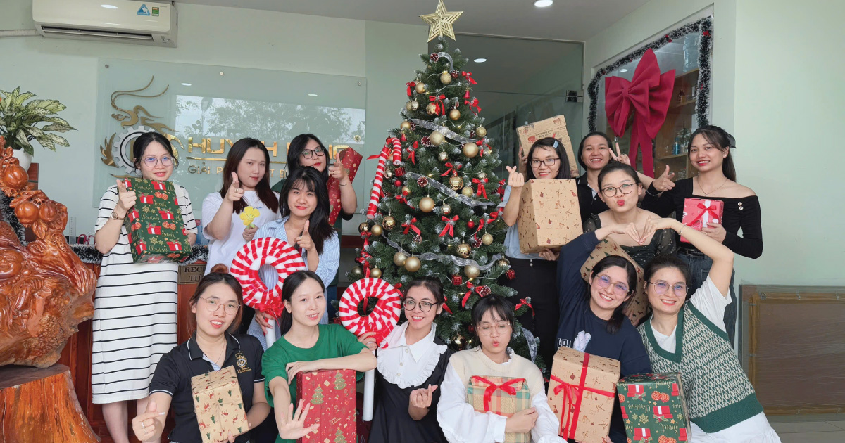 Giáng sinh 2024 công ty Huỳnh Long