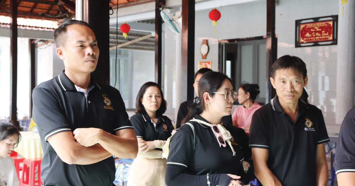 Tập thể Huỳnh Long tại chùa Phước Thiện