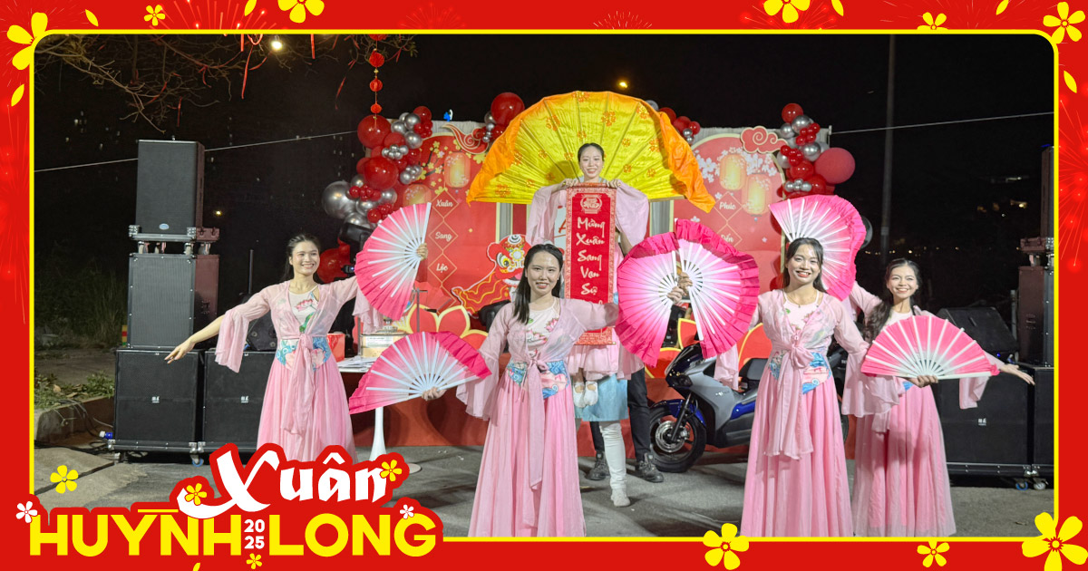 Nhóm múa Huỳnh Long