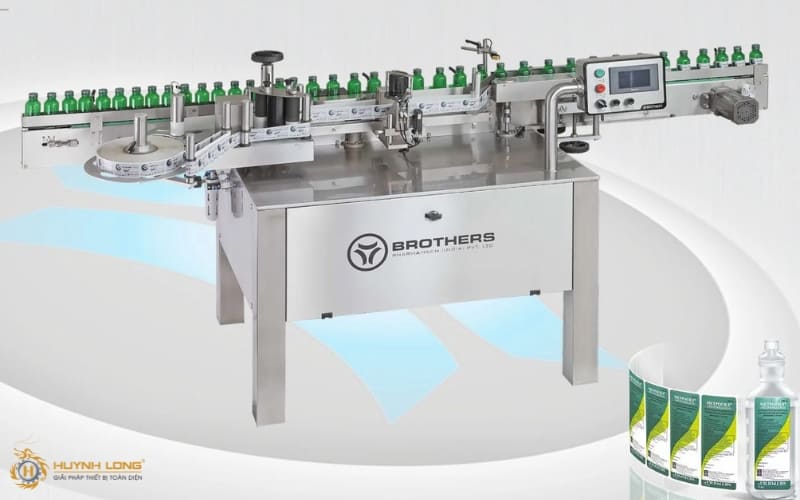Dây chuyền chiết rót nước đóng chai gồm có những máy nào 4 Máy dán nhãn Labelstik 150B có công suất lên đến 150 sản phẩm/phút, thích hợp để dán nhãn trên chai tròn, lọ và các vật tròn khác bằng thủy tinh, nhôm, nhựa, chai PET