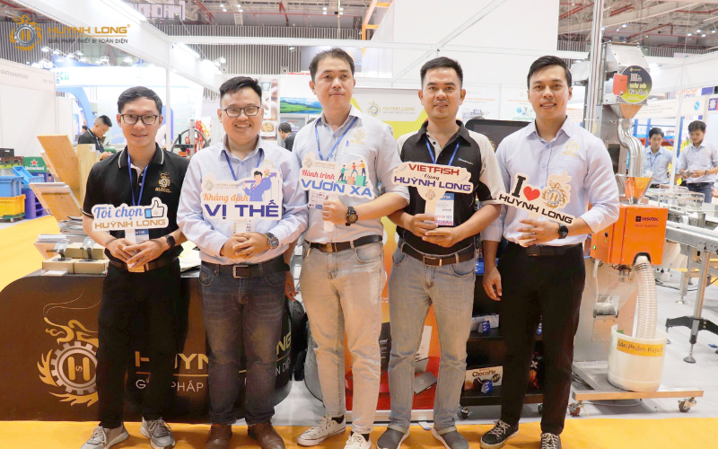CBNV Huỳnh Long tại triển lãm Vietfish 2025