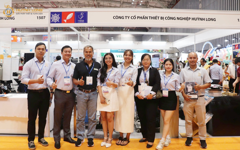 CBNV Huỳnh Long tại triển lãm Vietfish 2025