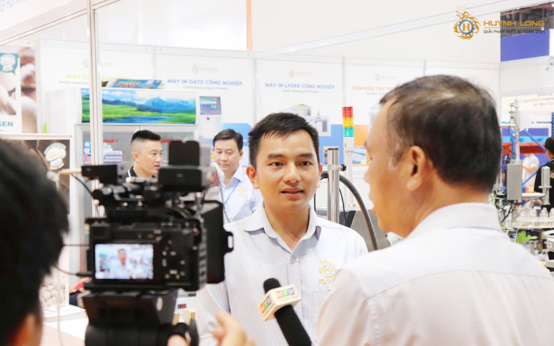 Huỳnh Long hướng đến phát triển và đổi mới tại Vietfish 2025 25 Ông Nguyễn Trường Lưu - Giám đốc kinh doanh công ty CP TBCN Huỳnh Long chia sẻ cùng phóng viên HTV